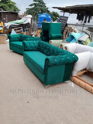 7 Sester Executive Green Chesterfield Sofa
