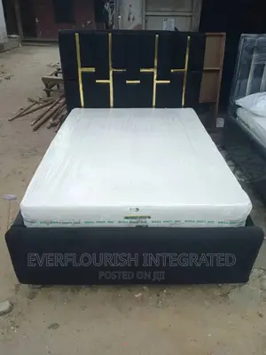 4x6ft Padded Bed Frame With Mattress