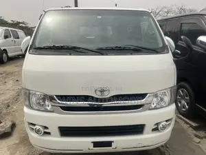 Toyota HiAce 2013 White