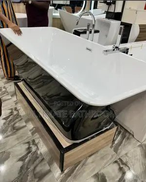 Square Design Black And White Bathtub