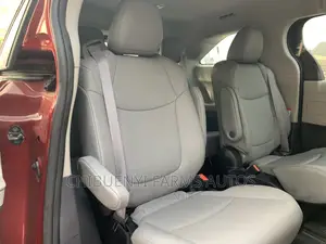 Toyota Sienna XLE Woodland Edition 2022 Red