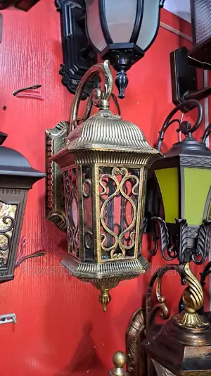 Wall Pillar Light Fitting for Homes/ Hotels/ Lounges