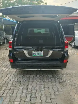 Toyota Land Cruiser RENTAL
