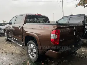 Toyota Tundra 2018 Brown