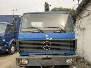 Mercedes Manlift Truck