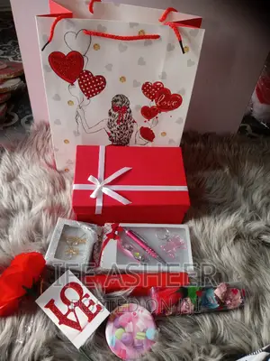 Lovers Package Inside a Box Containing 6 Items 01