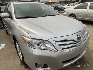 Toyota Camry 2010 Silver