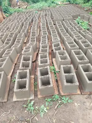 On-Site Concrete Block Molding at Ease