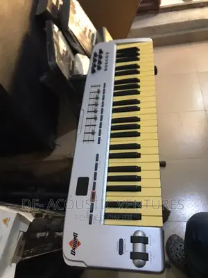 Maudio Oxygen 49 Direct From Uk Midi Keyboard