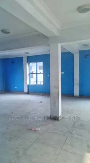 To Let: Spacious Hall at New Gra