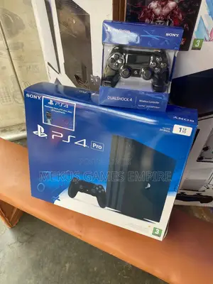 Ps4 PRO + Extra Controller