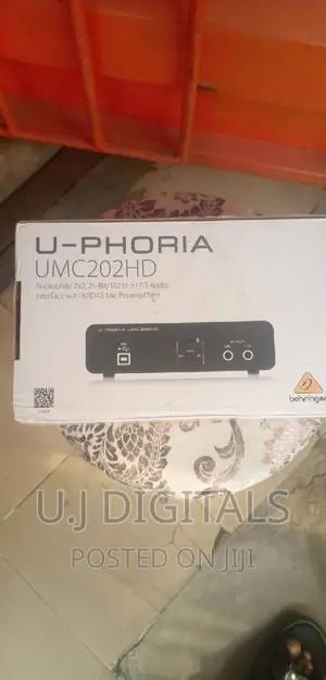 Behringer U- Phoria Umu202.HD
