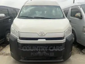 Toyota HiAce 2019 White