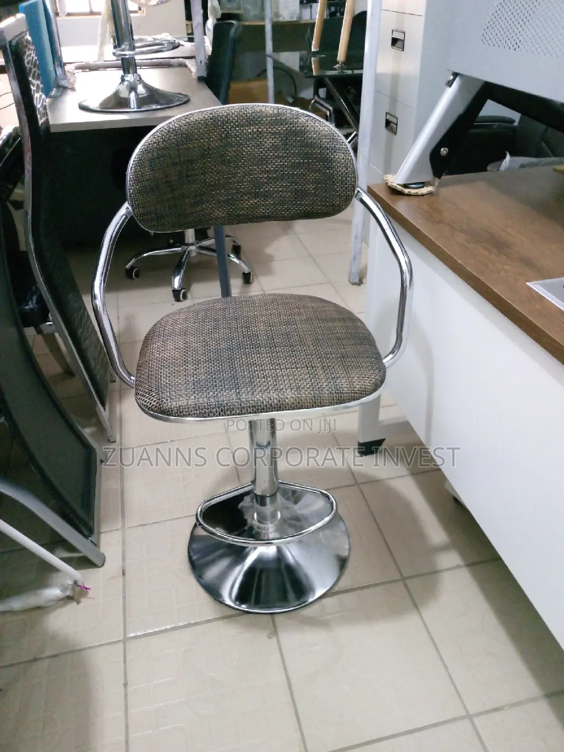 Matt Bar Stool