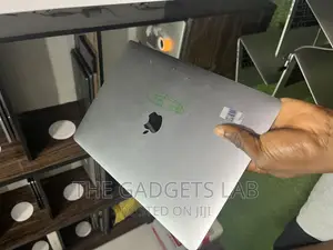 2020 M1 Pro Follow Come Screen