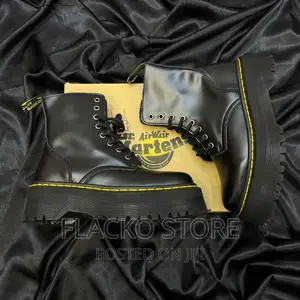 Original Dr Martens 1460 Smooth Leather Lace Up Boots
