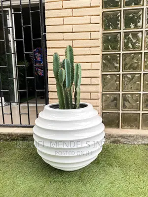 Fiberglass Flower Vase/Pot/Planter Potted With Live Plants