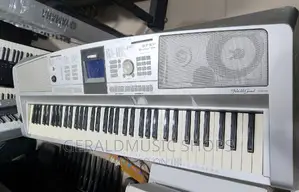 UK Used Yamaha Portable DGX-305 Keyboard