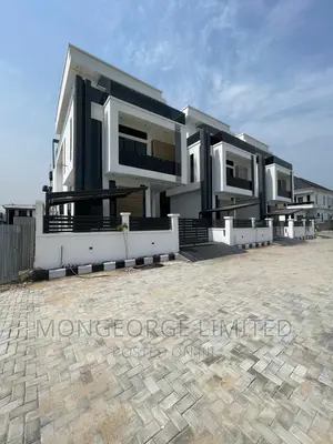 Furnished 5bdrm Duplex in Chevron for sale