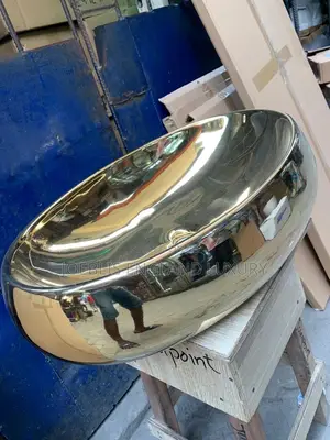 Pure Gold Counter Basin With Oval Shape