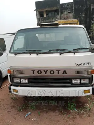 Toyota Dyna 300 - Direct Hand - Long Chassis (3RZ Petrol)