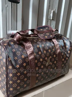 Medium Luis Vuitton Leather Travelling Luggage Duffle Bag