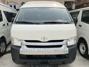 Toyota HiAce 2021 White