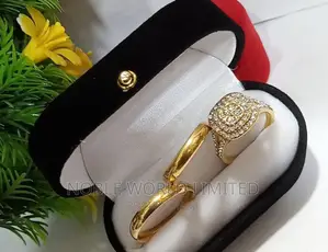 Complete Set of Wedding Rings Za