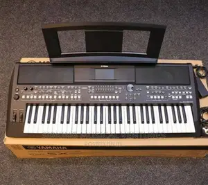Yamaha Keyboard PSR Sx600 With Original Adaptor Pa 300c