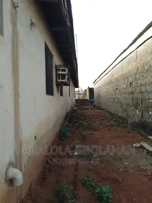 7bdrm Block of Flats in Alaafia Tayo, Ado-Odo/Ota for sale