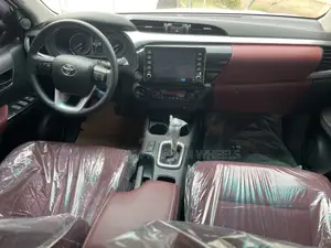 New Toyota Hilux 2023 White
