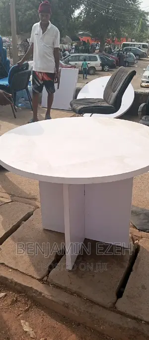 Round Table