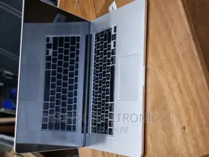 Laptop Apple MacBook Pro 2015 16GB Intel Core I7 SSD 512GB