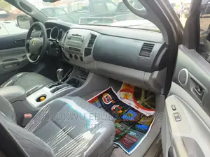 Toyota Tacoma Double Cab V6 2011 Brown
