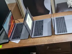 Laptop Apple MacBook Pro 2017 16GB Intel Core I5 SSD 512GB