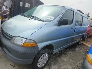Toyota HiAce 2002 Silver