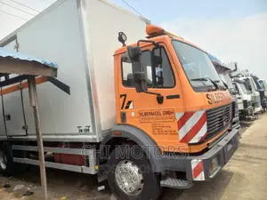 Mercedes 1722 Orange Head 15tons 2011