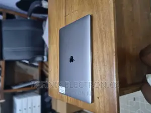 Laptop Apple MacBook Pro 2018 16GB Intel Core I7 SSD 512GB
