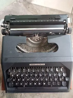 Antares Compact 33 Portable Typewriter