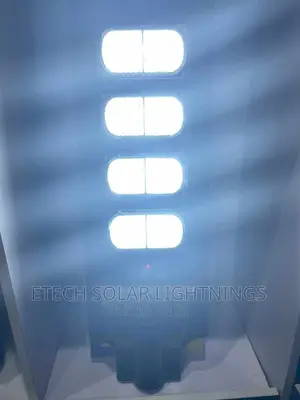 500 Wats 8 Eye Divided L E D All in One Solar Street Light