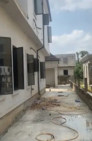 4bdrm Duplex in Plantation, Warri for sale