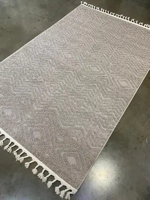 Quality Center Rugs Available in 5by7 Also 4by6 and 7by10