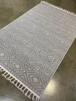 Quality Center Rugs Available in 7by10 Also 4by6 and 5by7