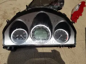 Mercedes Benz C300 Speedometer