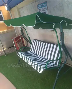 High Quality Durable Outdoor/Garden 3-seater Swing Chair .