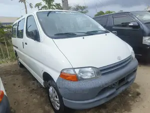 Toyota HiAce 2002 White