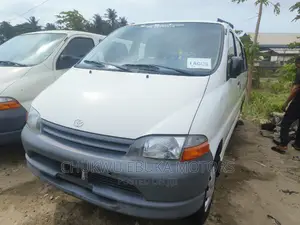 Toyota HiAce 2002 White
