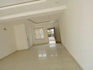 Corporate Office/Shop 100sqm in a Serviced Plaza