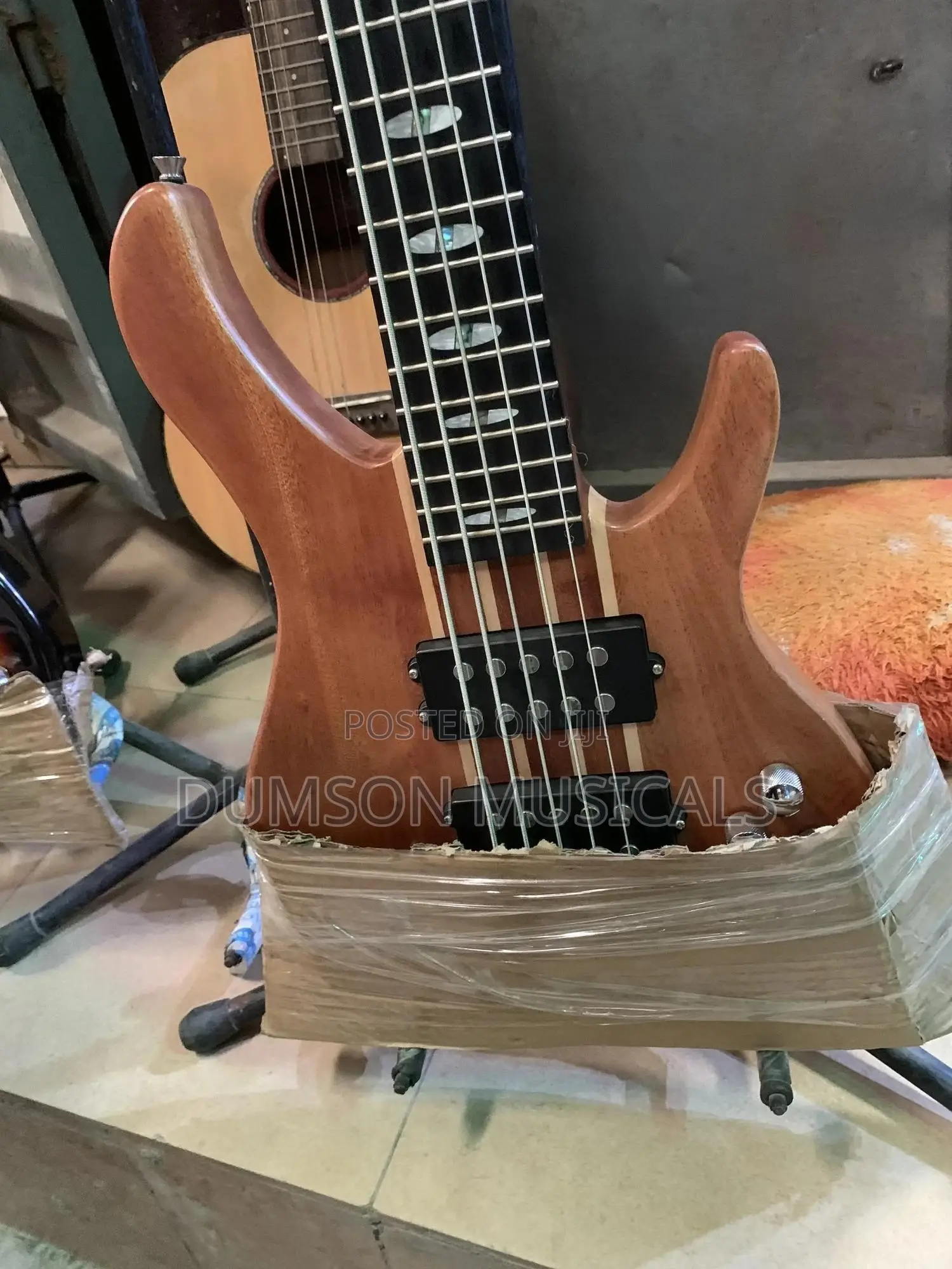 Smiger Active 5 Strings Guitar