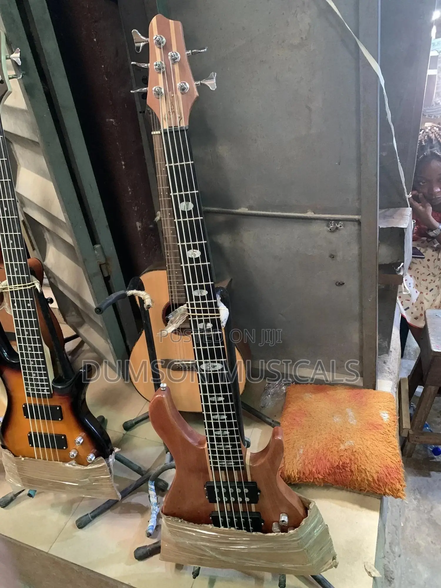 Smiger Active 5 Strings Guitar